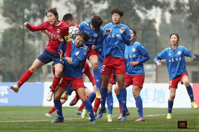洪五开口问道：叶大师，这几个人，怎么处理？您看是直接杀了他们？还是......叶辰咂了咂嘴，说：这个要好好想一想啊，你有没有什么好主意？洪五看着死狗一般的张子洲，内心自然无比愤慨。